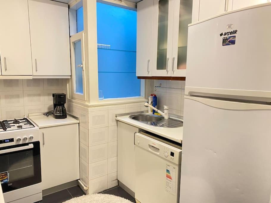 Apartament Comfy - Spacious Flat On The Kadikoey Seaside Stambuł Zewnętrze zdjęcie